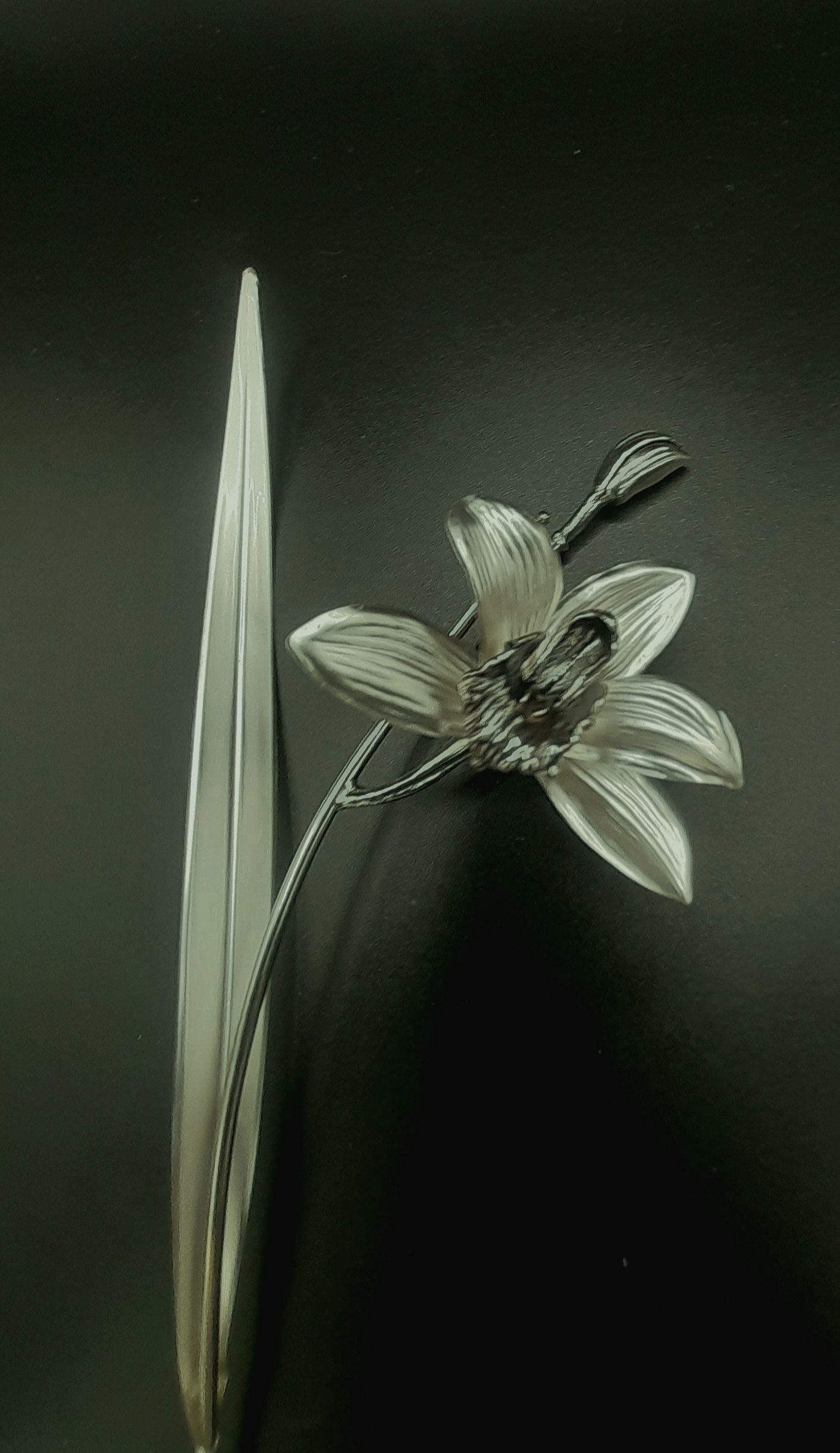 ORQUIDEA PLATA DE LEY CON UNA SOLA FLOR DE 25 CM. - Image 2