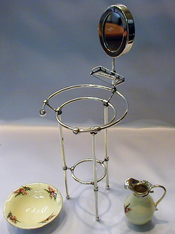 ESCULTURAS EN PLATA - LAVABO DE MANOS EN PLATA Y PORCELANA - 16 CM