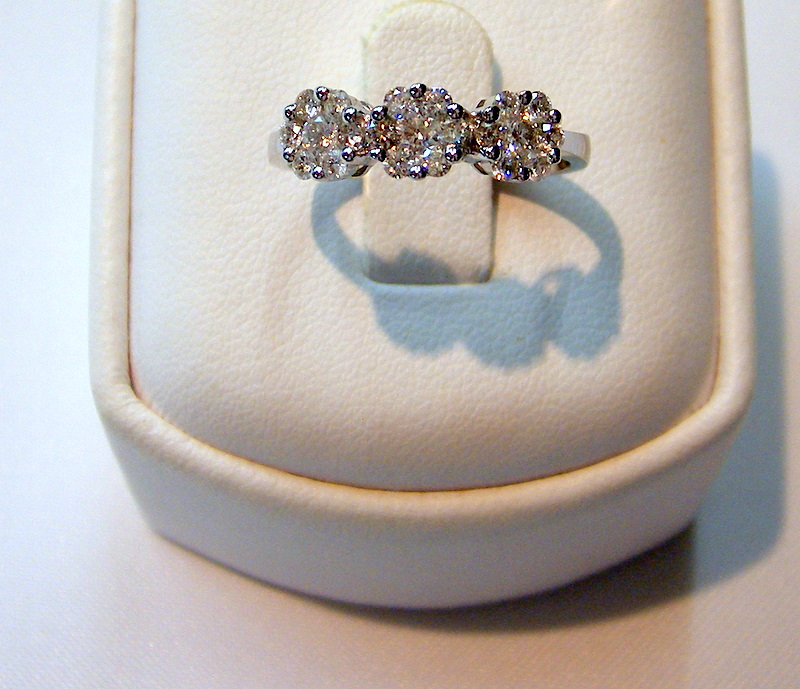 Joyas oro blanco ANILLO DIAMANTES, TRESILLO ROSETAS - Image 2