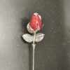 CAPULLO DE ROSA CERRADO DE PLATA DE LEY ESMALTADO EN ROJO DE 13 CM.