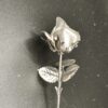 ROSA ABIERTA DE PLATA DE LEY TERMINACION MATE DE 13 CM.